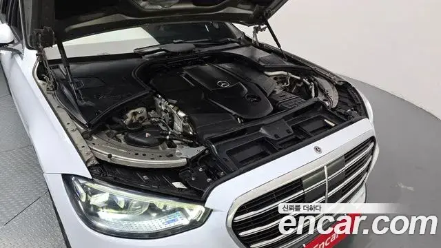 Mercedes-Benz S-Class 2023 — Photo 12/20