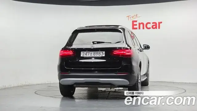 Mercedes-Benz GLC-Class 2018 — Şəkil 28/33
