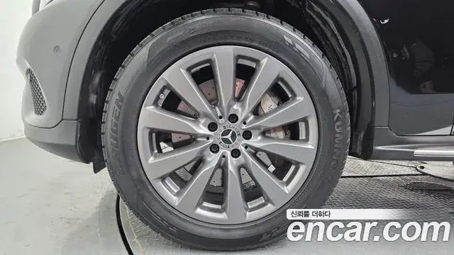 Mercedes-Benz GLC-Class 2018 — Şəkil 30/33