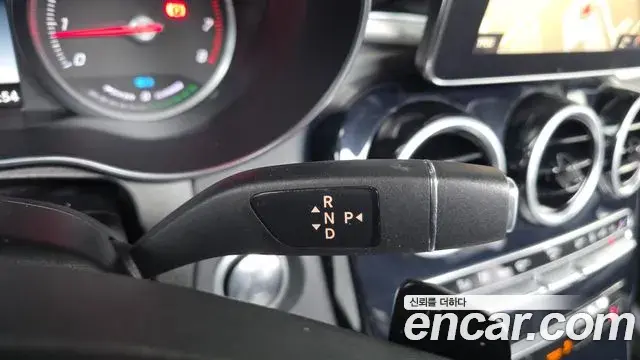 Mercedes-Benz GLC-Class 2018 — Şəkil 17/33