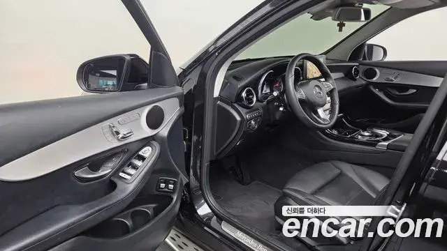 Mercedes-Benz GLC-Class 2018 — Şəkil 31/33