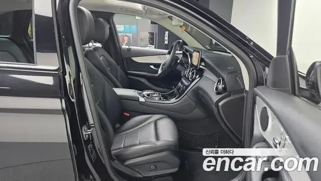 Mercedes-Benz GLC-Class 2018 — Şəkil 16/33