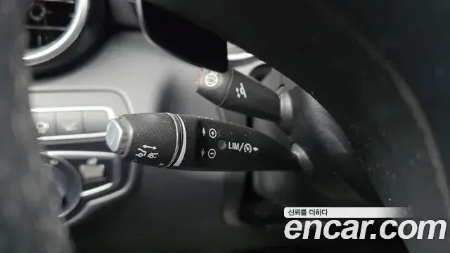 Mercedes-Benz GLC-Class 2018 — Şəkil 32/33