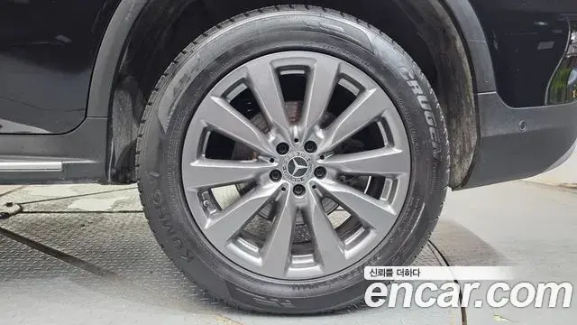 Mercedes-Benz GLC-Class 2018 — Şəkil 29/33