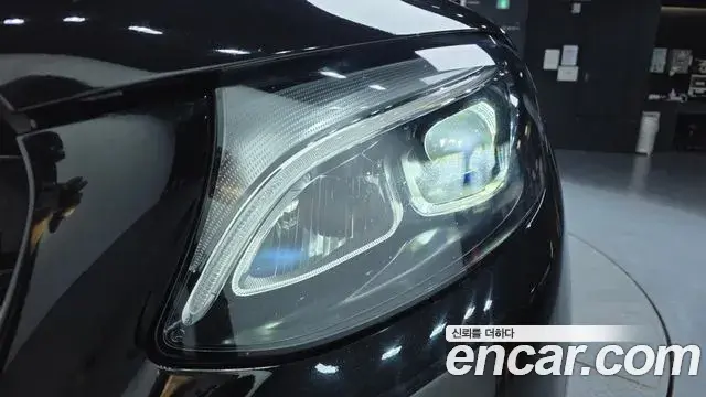 Mercedes-Benz GLC-Class 2018 — Şəkil 25/33