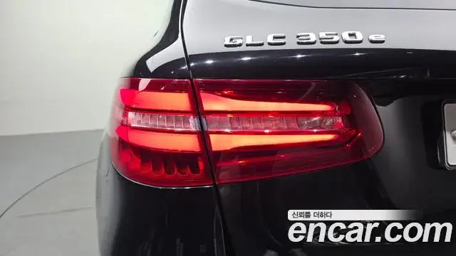 Mercedes-Benz GLC-Class 2018 — Şəkil 8/33