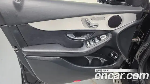 Mercedes-Benz GLC-Class 2018 — Şəkil 7/33
