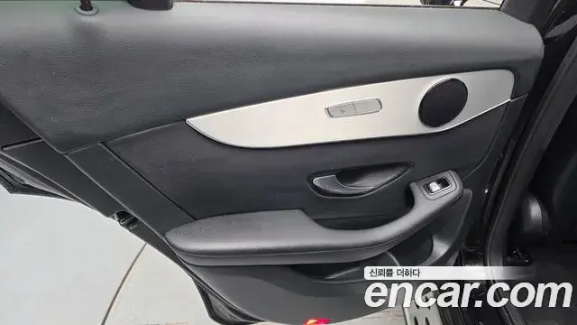 Mercedes-Benz GLC-Class 2018 — Şəkil 5/33
