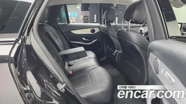 Mercedes-Benz GLC-Class 2018 — Şəkil 18/33