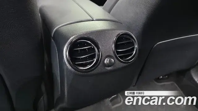 Mercedes-Benz GLC-Class 2018 — Şəkil 24/33