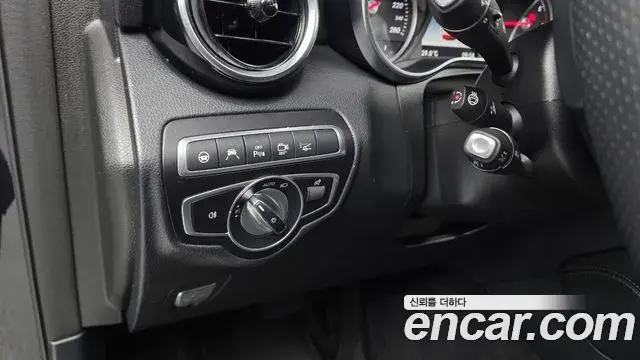 Mercedes-Benz GLC-Class 2018 — Şəkil 6/33