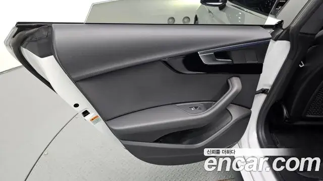 Audi A5 2019 — Şəkil 25/32