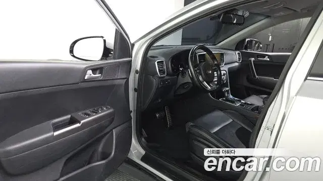 Kia Sportage The Bold 2021 — Фото 8/20