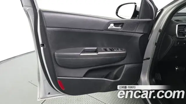 Kia Sportage The Bold 2021 — Photo 28/30