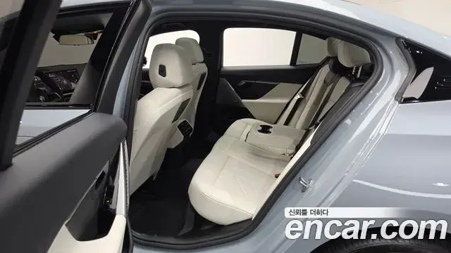BMW 5 Series 2026 — Şəkil 11/32