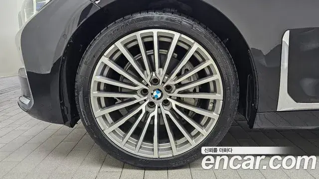 BMW 7 Series 2019 — Şəkil 10/32
