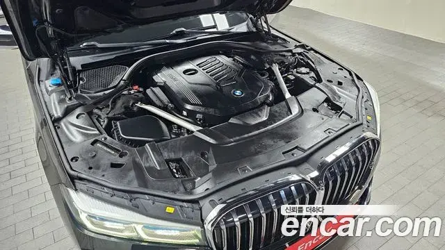 BMW 7 Series 2019 — Şəkil 25/32