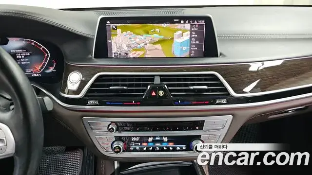 BMW 7 Series 2019 — Şəkil 26/32