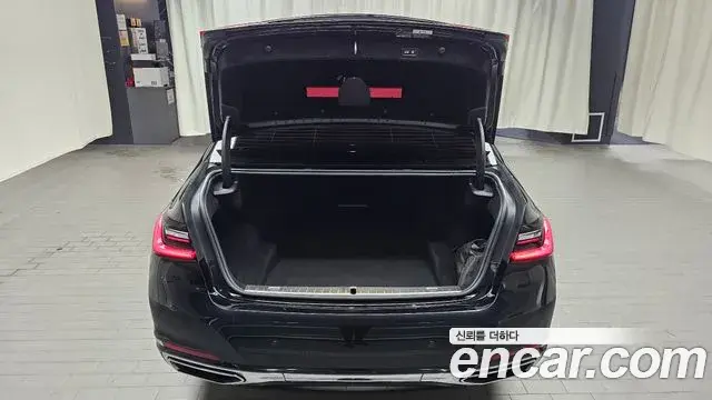 BMW 7 Series 2019 — Şəkil 9/32