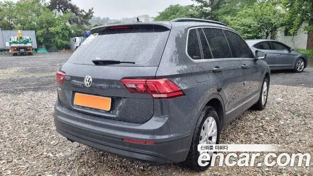 Volkswagen Tiguan 2018 — Şəkil 18/19