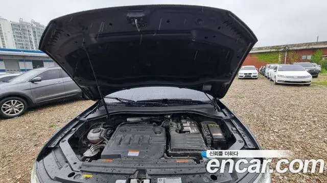 Volkswagen Tiguan 2018 — Şəkil 8/19
