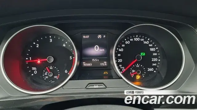 Volkswagen Tiguan 2018 — Şəkil 13/19