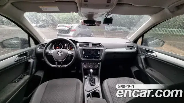 Volkswagen Tiguan 2018 — Şəkil 7/19
