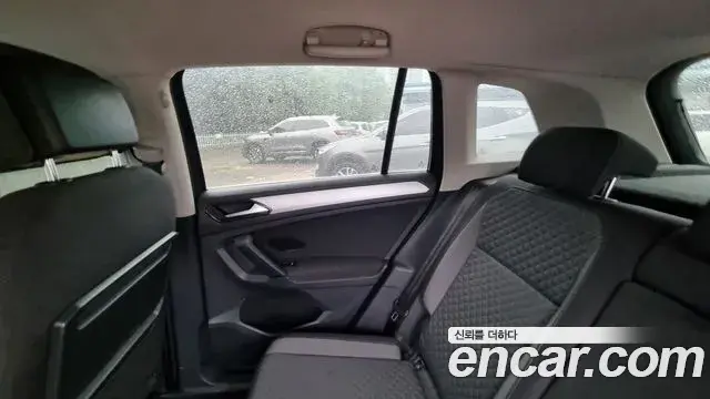 Volkswagen Tiguan 2018 — Şəkil 19/19