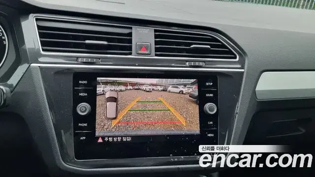 Volkswagen Tiguan 2018 — Şəkil 10/19