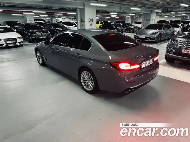 BMW 5 Series 2021 — ფოტო 4/20