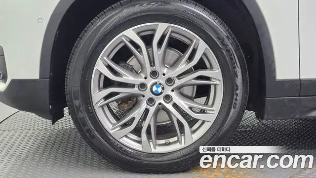 BMW X1 2019 — Şəkil 17/20
