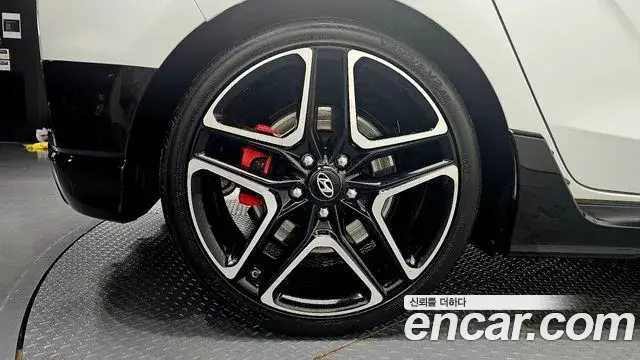Hyundai Veloster 2018 — Photo 1/30