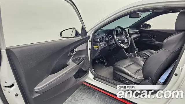 Hyundai Veloster 2018 — Photo 6/30