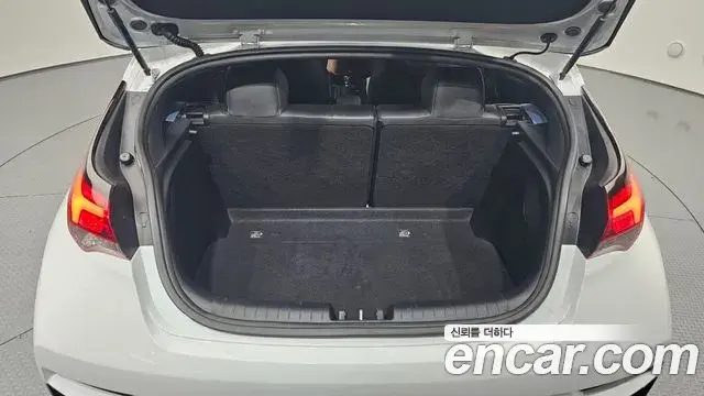 Hyundai Veloster 2018 — Photo 19/30