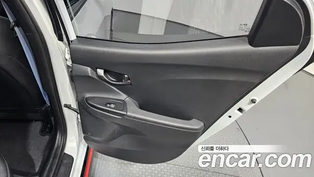 Hyundai Veloster 2018 — Photo 5/30