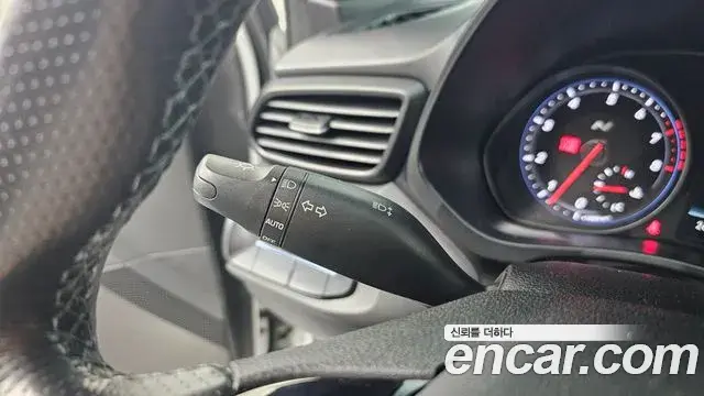 Hyundai Veloster 2018 — Photo 16/30