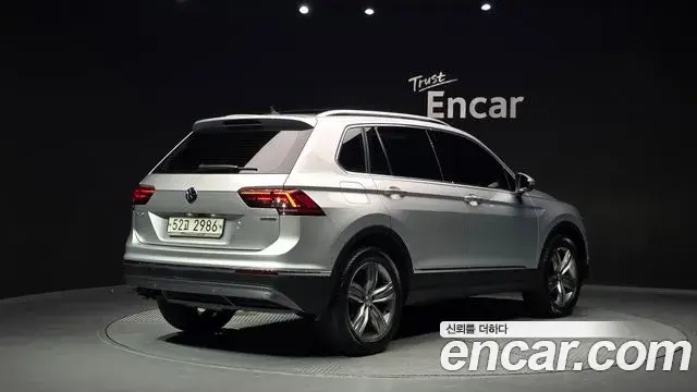 Volkswagen Tiguan 2018 — Фото 2/20