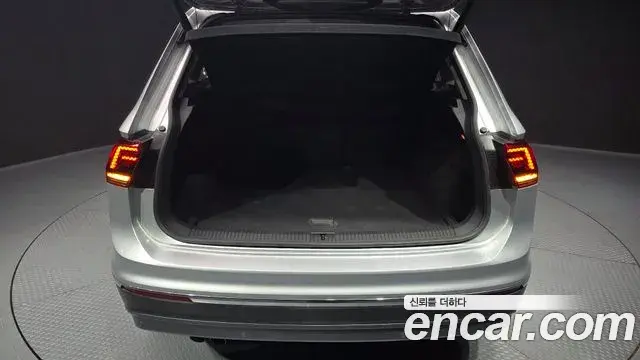 Volkswagen Tiguan 2018 — Фото 20/20