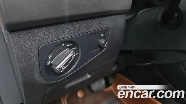 Volkswagen Tiguan 2018 — Şəkil 32/34