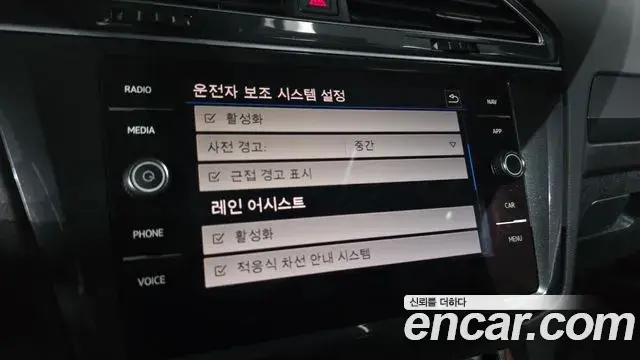 Volkswagen Tiguan 2018 — Şəkil 29/34