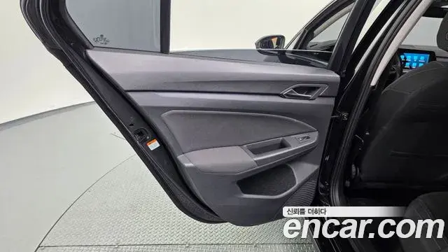 Volkswagen Golf 2022 — Photo 33/35