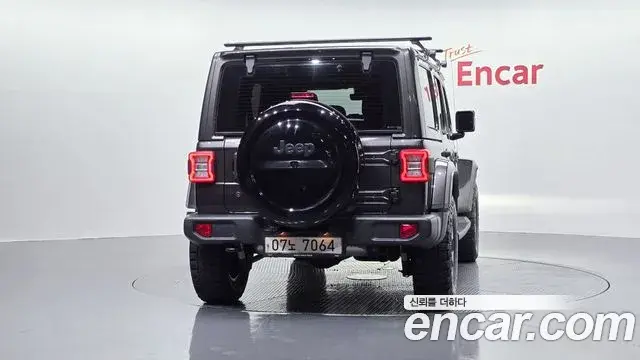 Jeep Wrangler 2019 — ფოტო 6/20