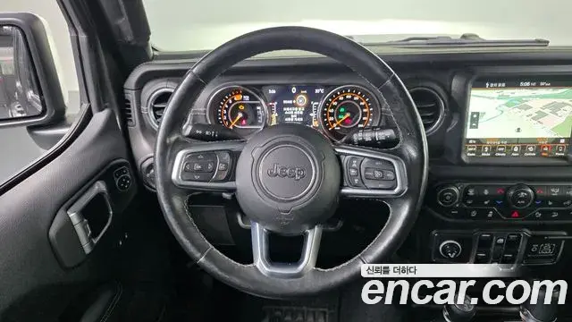 Jeep Wrangler 2019 — ფოტო 18/20