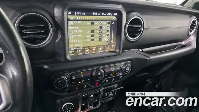 Jeep Wrangler 2019 — ფოტო 4/20