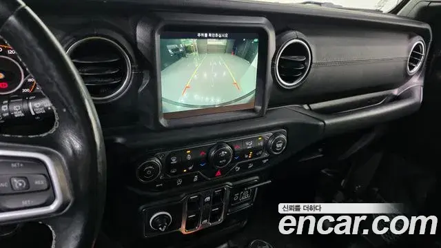 Jeep Wrangler 2019 — ფოტო 13/20