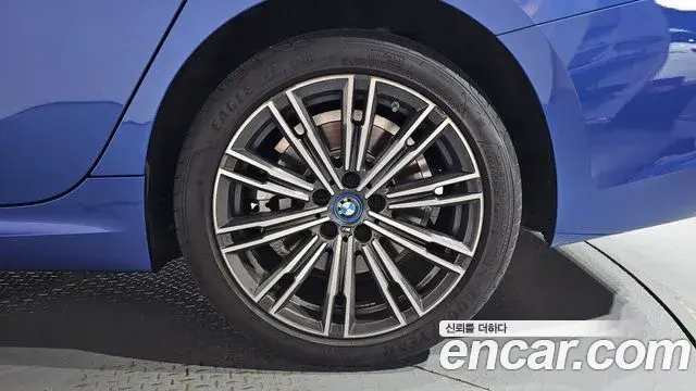 BMW 3 Series 2022 — Photo 33/33