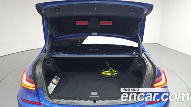 BMW 3 Series 2022 — Photo 23/33