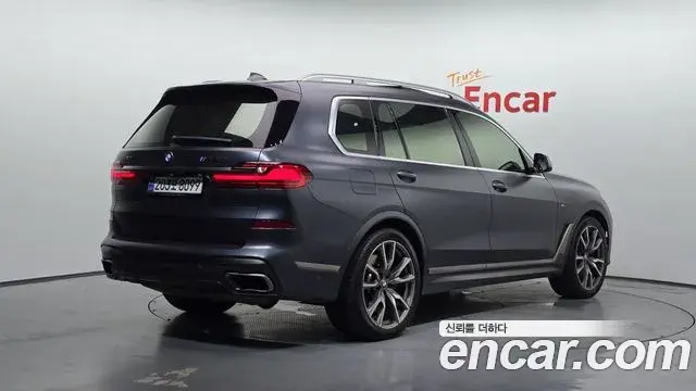 BMW X7 2020 — ფოტო 17/20