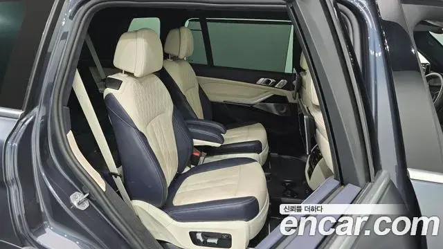 BMW X7 2020 — ფოტო 15/20