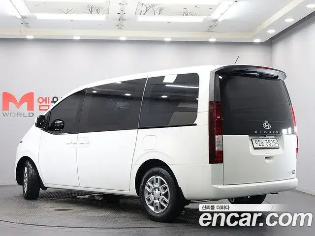 Hyundai Staria 2021 — ფოტო 18/20